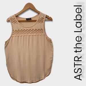 ASTR crepe sleeveless blouse coral
